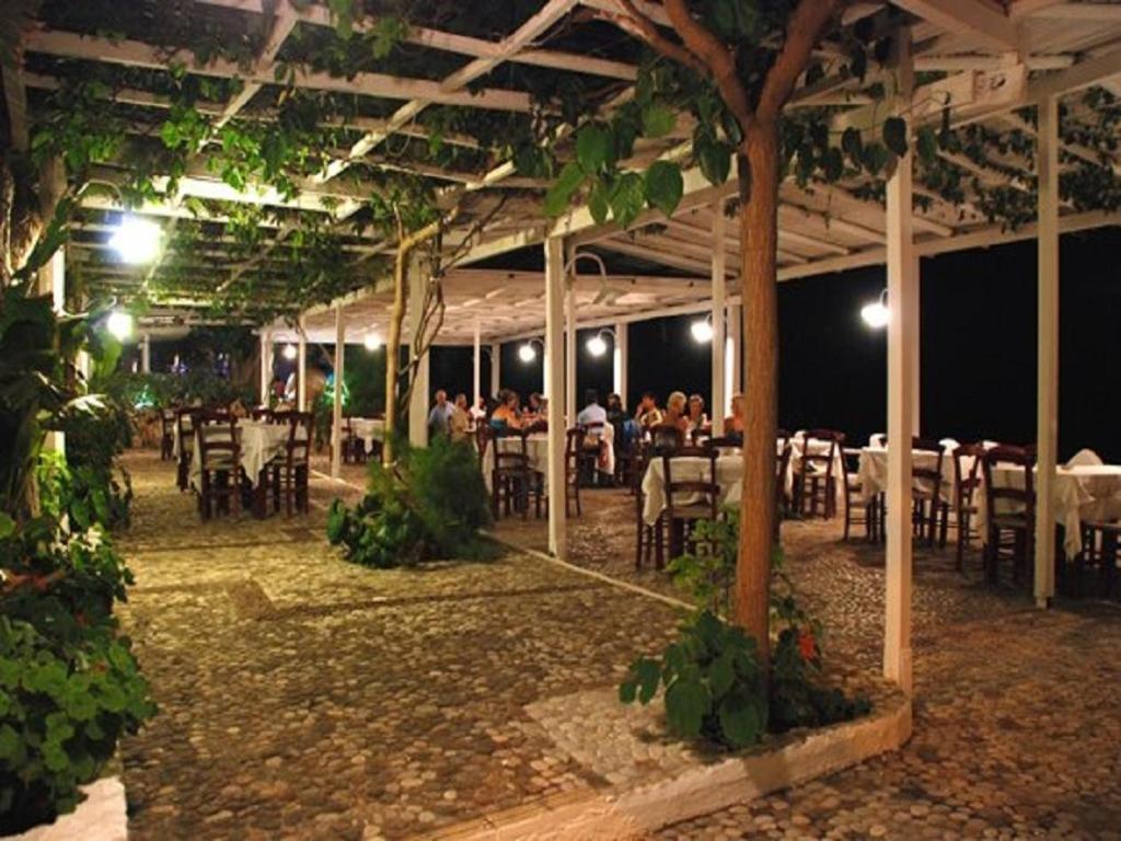 Taradella Hotel Alissos エクステリア 写真