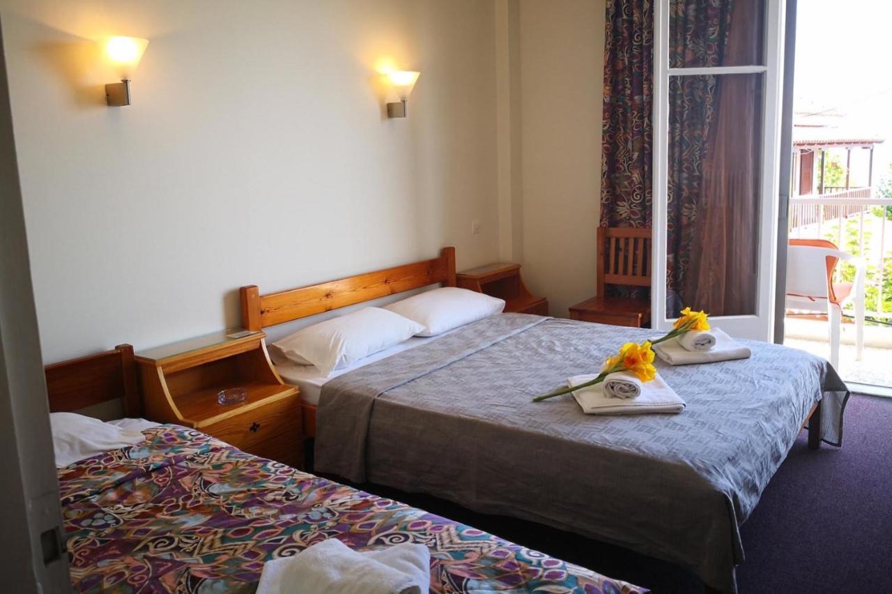 Taradella Hotel Alissos エクステリア 写真